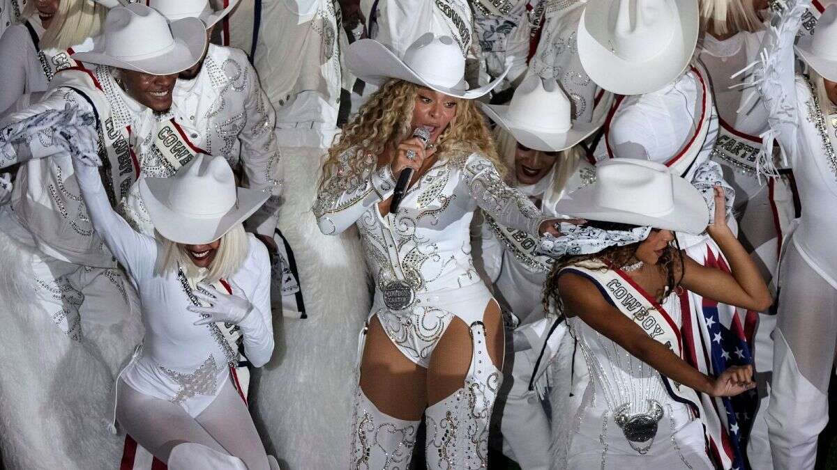 El público sd rinde a Queen B en la NFL