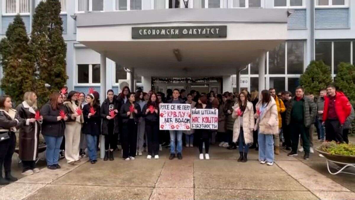 No Comment : les étudiants serbes bloquent l'accès aux universités