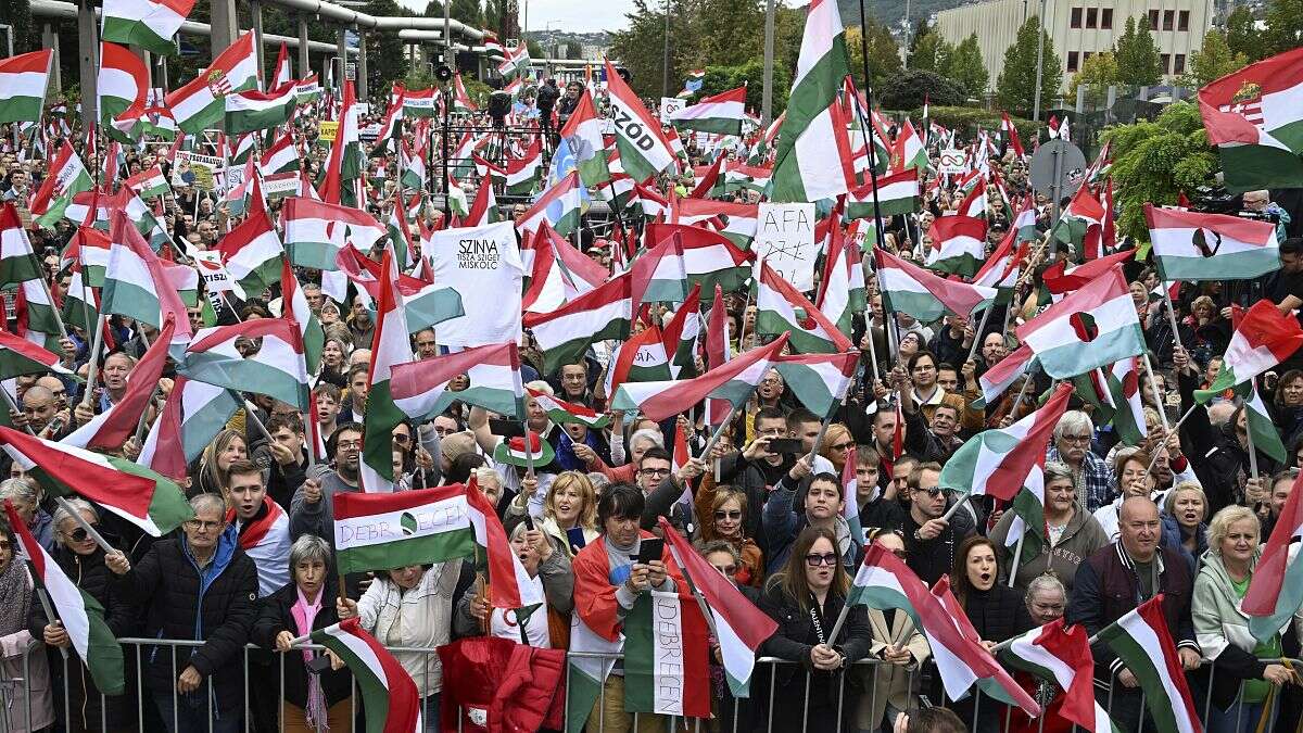 Manifestation monstre à Budapest contre la mainmise du gouvernement hongroise sur les médias