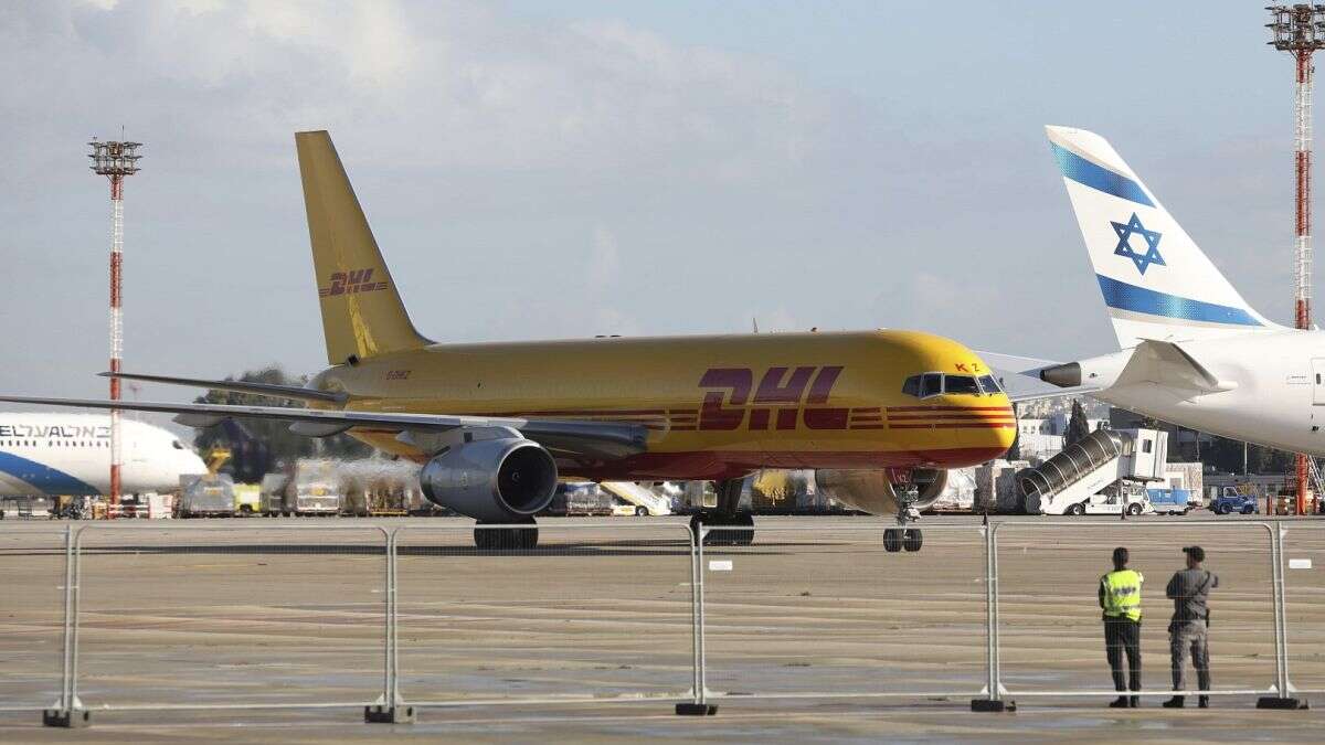 Dernière minute. Un avion cargo de DHL s'écrase sur une maison près de Vilnius en Lituanie