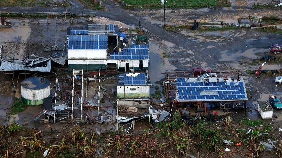 Un parc solaire détruit par une tempête ? Des experts expliquent