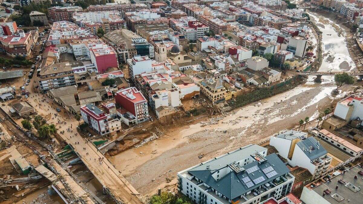 Inondations en Espagne : le très long et pénible travail de nettoyage à Paiporta