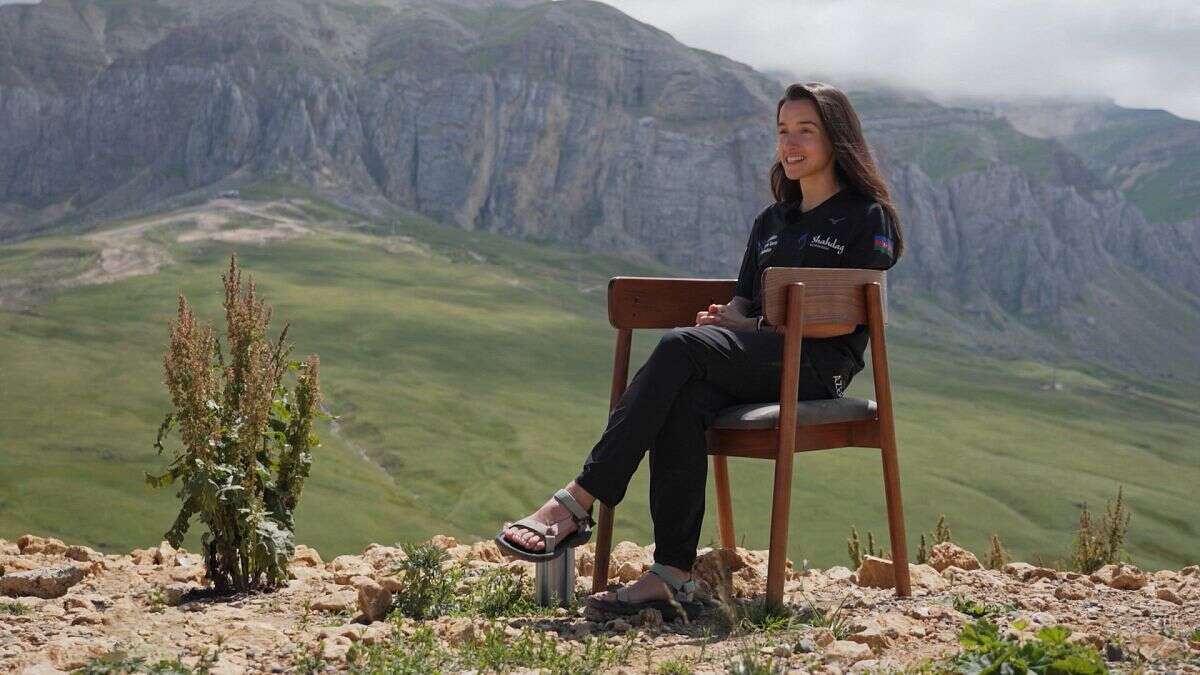 Nazrin Garibova, skieuse-alpiniste, repousse les limites dans les montagnes d'Azerbaïdjan