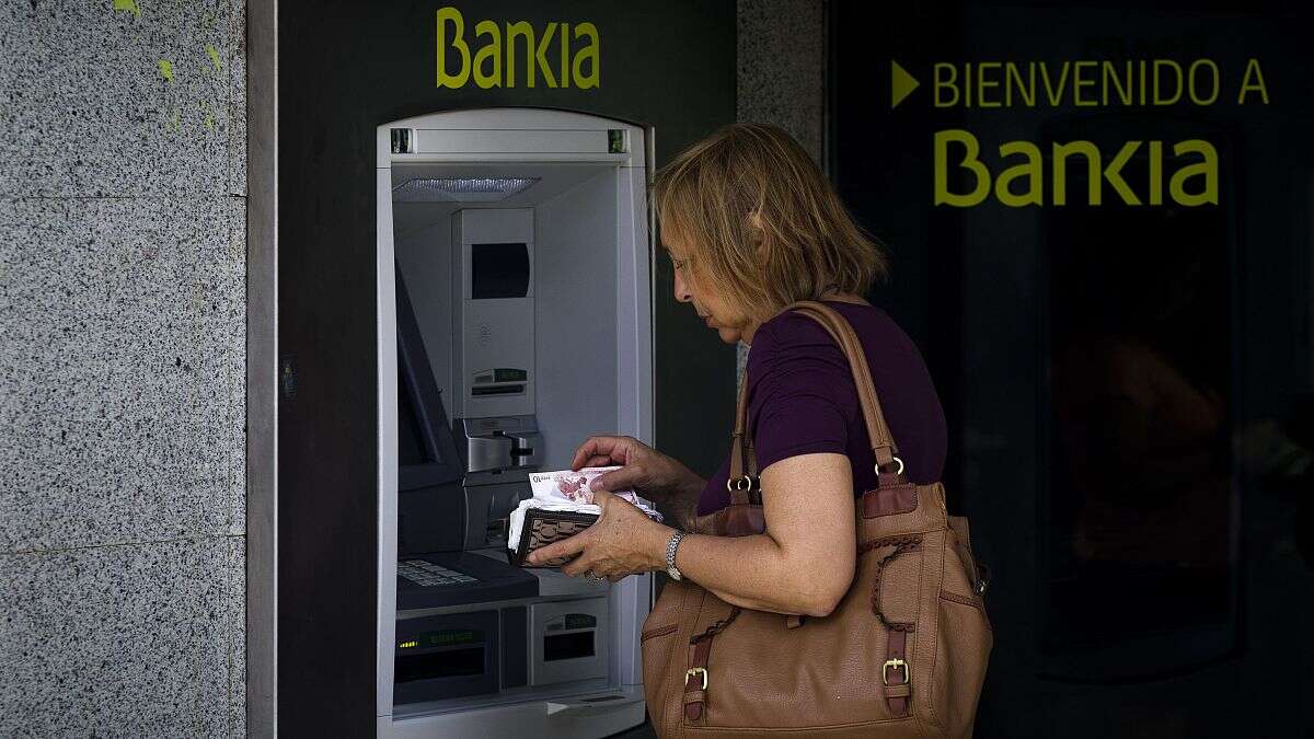 Cómo los más vulnerables de Europa no pueden abrir cuentas bancarias