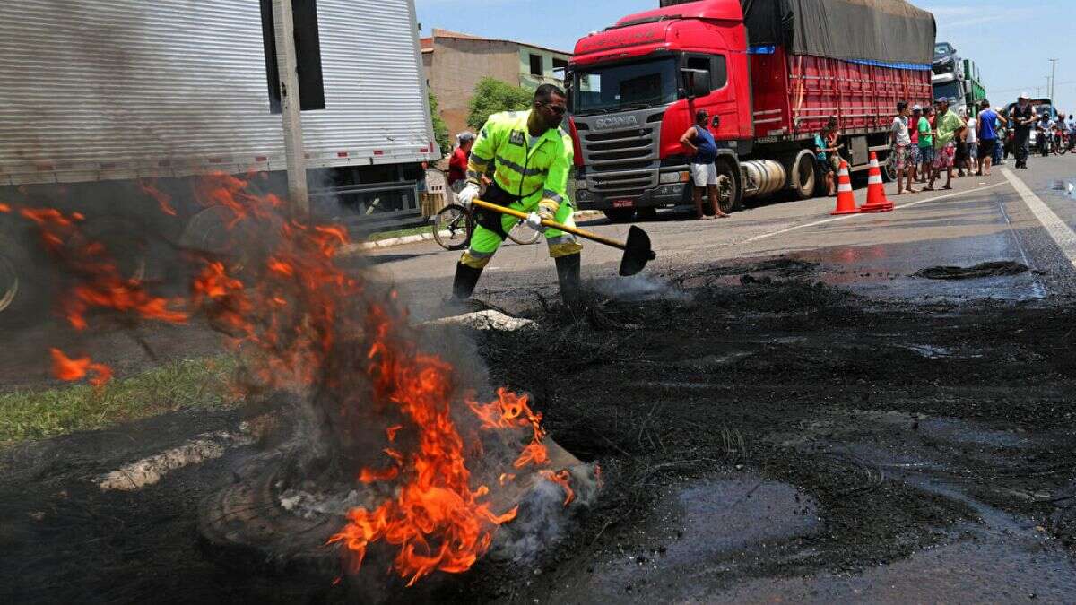 Brasil: Más de 30 muertos tras chocar un autobús contra un camión