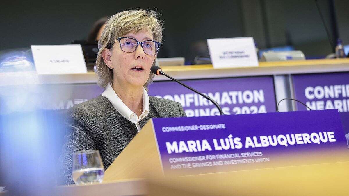 Maria Luís Albuquerque à Trump : appliquez les lois bancaires !