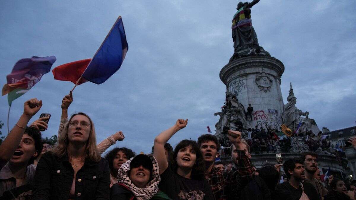 Des milliers de personnes à Paris manifestent contre le RN