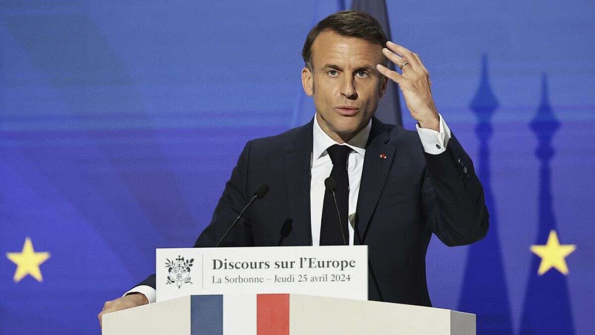 Macron favorable à une restriction sur les réseaux sociaux pour les moins de 16 ans