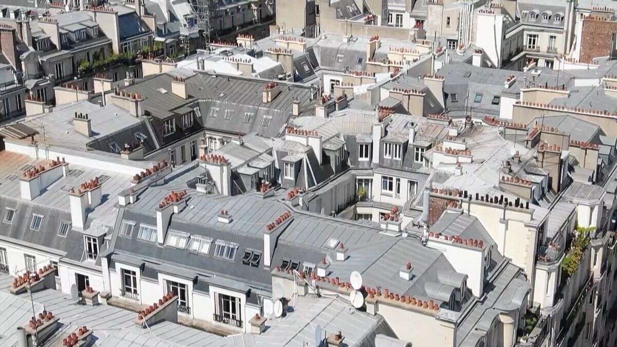 A Paris, comment éviter que les toits historiques en zinc ne créent un 