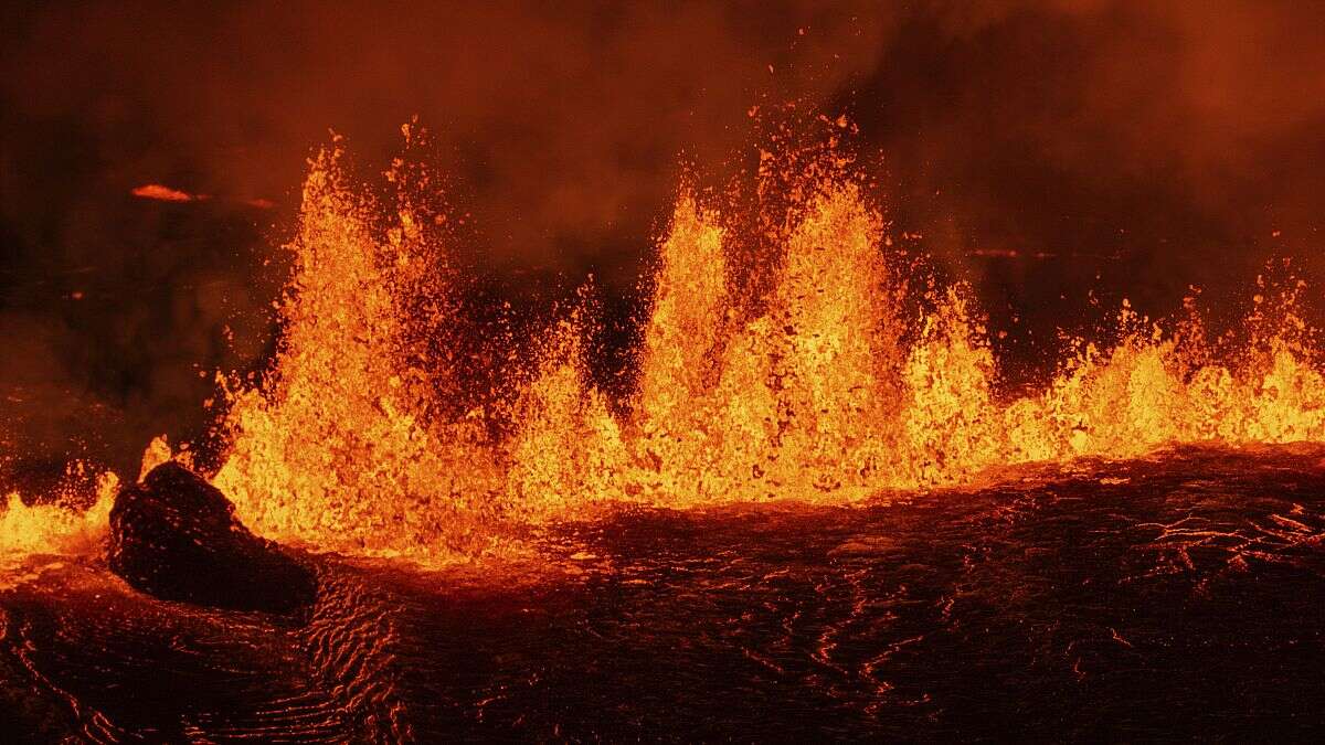 El volcán islandés alcanza su punto álgido en la 7ª eurpción del año