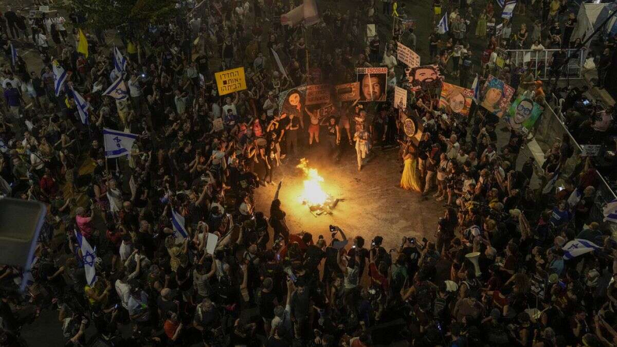 Des milliers de personnes défilent à Tel Aviv pour réclamer un accord sur les otages