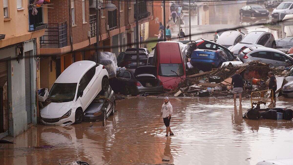 Inondations en Espagne : le bilan s'alourdit à 72 morts, l'UE propose son aide