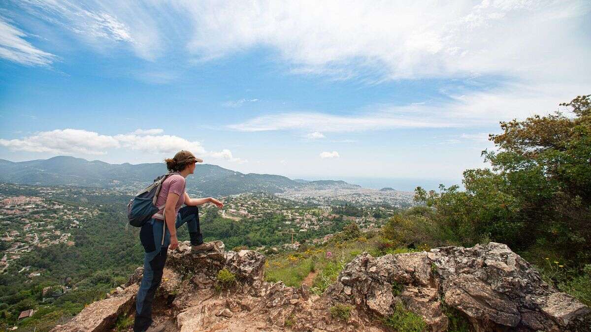 Sérénité et douceur : pourquoi randonner sur la Côte d'Azur hors saison ?