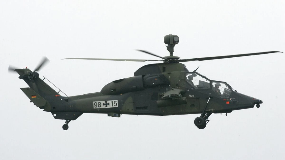 Dernière minute. Mer Baltique : un navire russe tire des munitions de signalisation sur un hélicoptère de l'armée allemande
