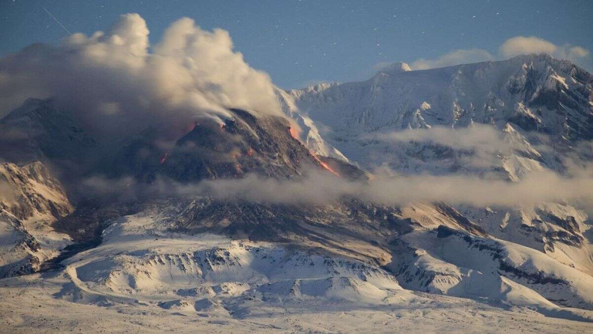 Le Shiveluch, l'un des volcans les plus actifs de Russie est entré en éruption