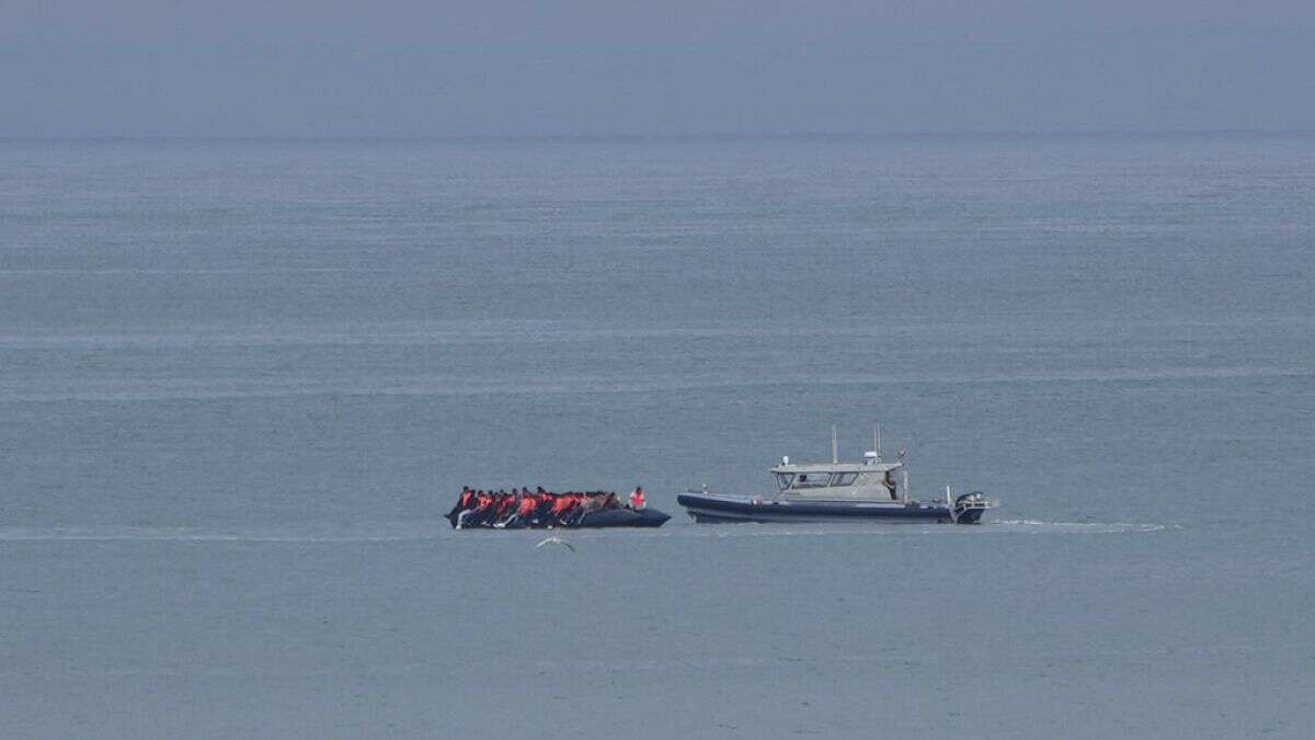 Los migrantes siguen cruzando el Mediterráneo y el Canal de la Mancha