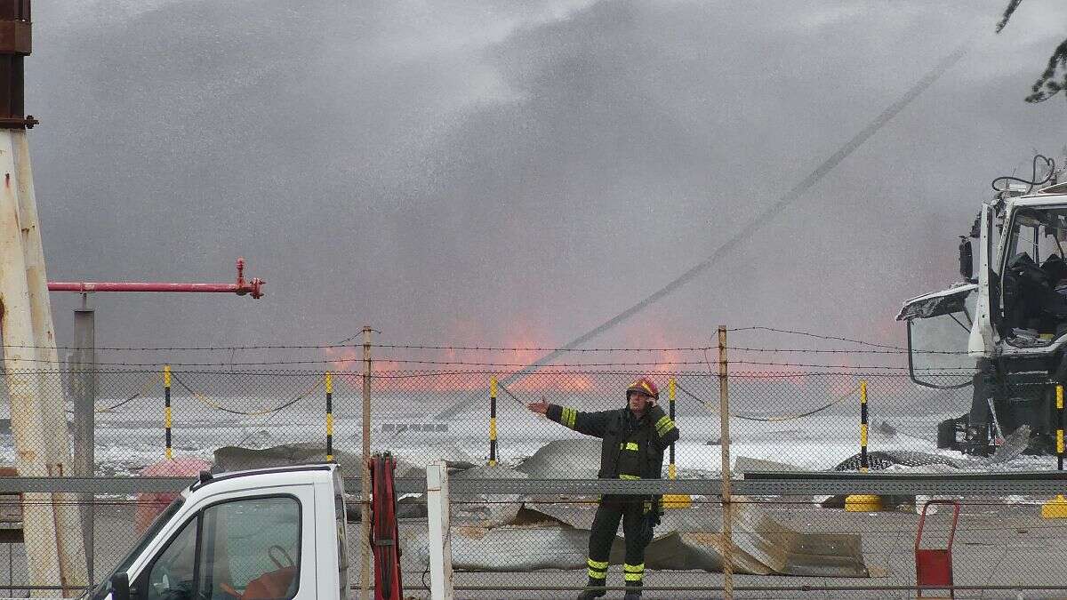 Italie : l'explosion d'un dépôt de carburant, 2 morts, 14 blessés