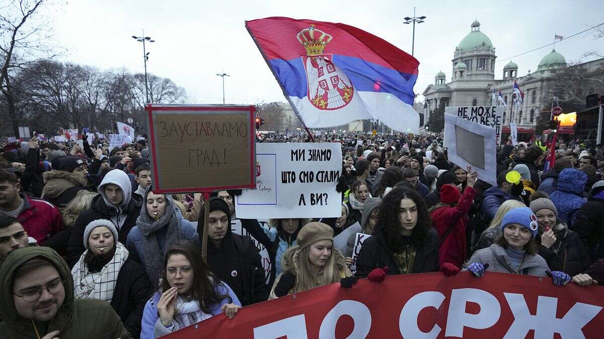 Une étudiante renversée par une voiture lors d'une manifestation anti-gouvernementale à Belgrade