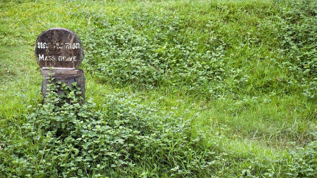 Frau entdeckt Massengrab mit hunderten Kinderleichen