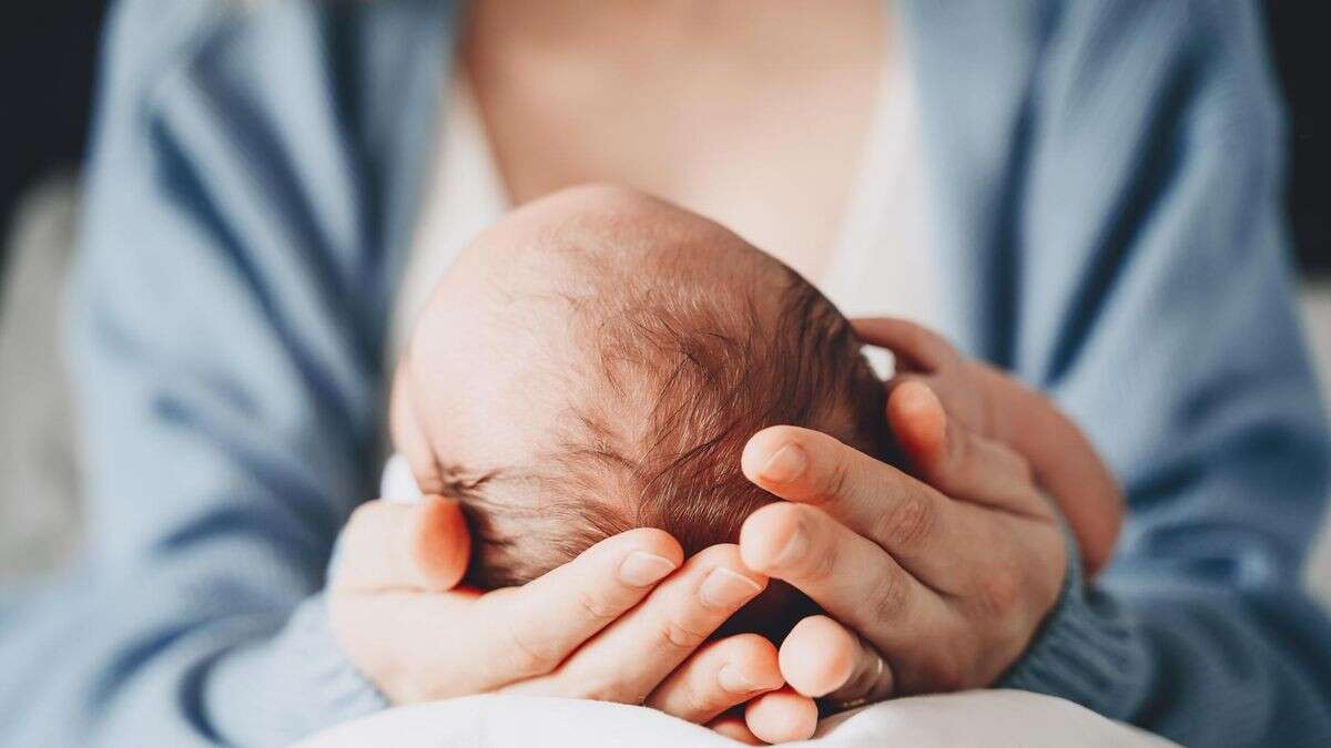 Expertinnen warnen vor Alleingeburten: „Kann tödlich enden“