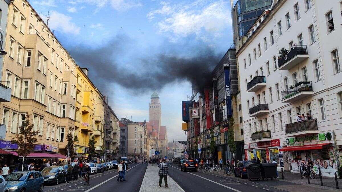 Feuer in Parkhaus der Neukölln Arkaden ausgebrochen