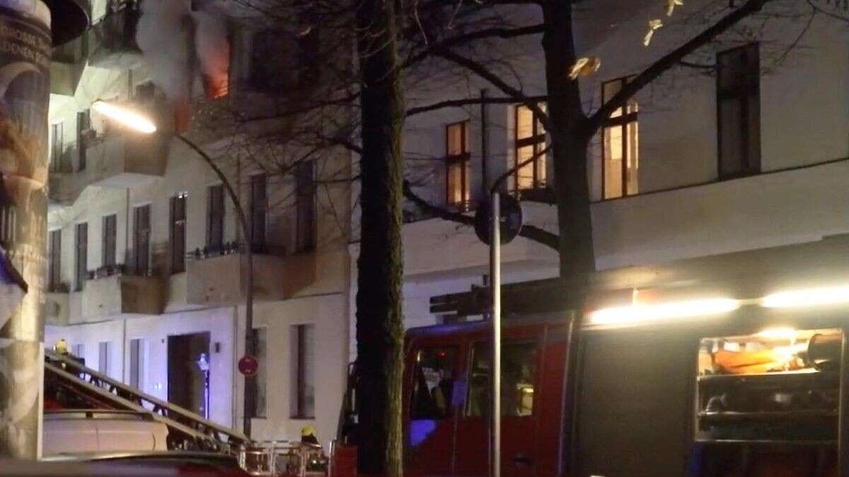 Feuer in Neukölln – Menschen über Drehleiter gerettet