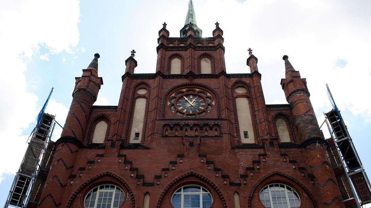 Rathaus Lichtenberg: Ersthelfer bei Einsatz behindert?