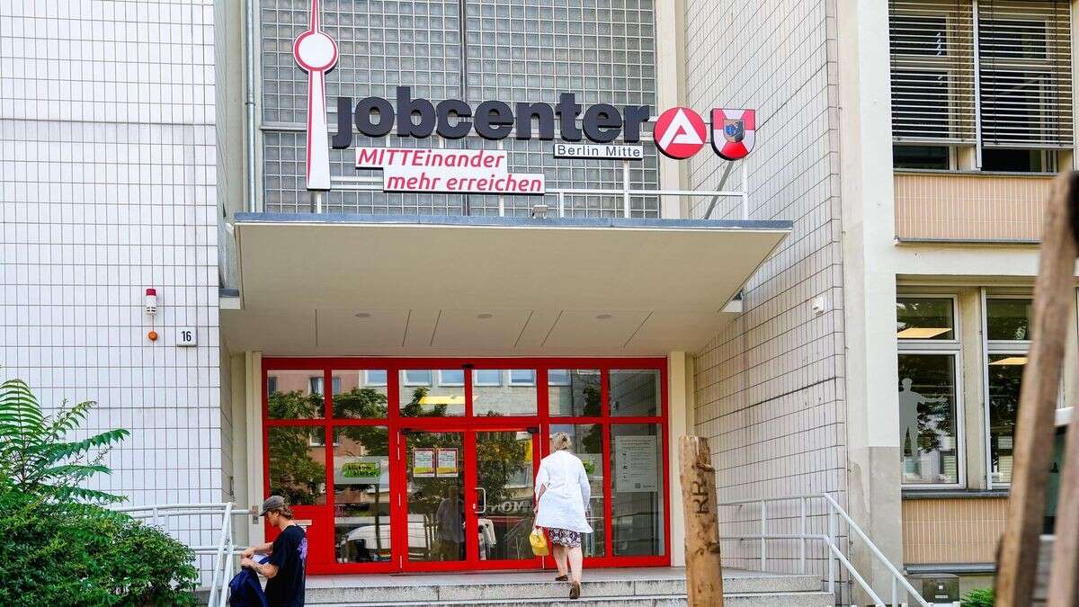 Arbeitslosenzahl steigt: Wirtschaft warnt vor weiteren Jobverlusten