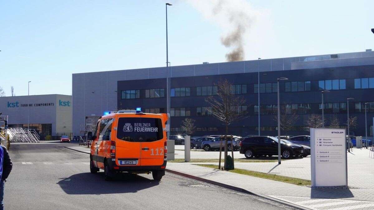 Brand bei Stadler in Wilhelmsruh – Feuerwehr im Einsatz