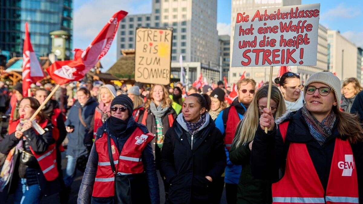 Tausende Lehrer streiken weiter für kleinere Klassen