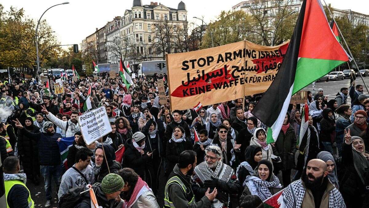 Pro-Palästina-Demo zieht durch Kreuzberg: Rufe nach Sahra Wagenknecht