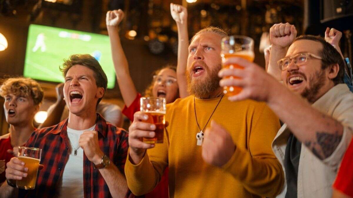 Warum viele Fußball-Fans auf ihr Bier länger warten müssen