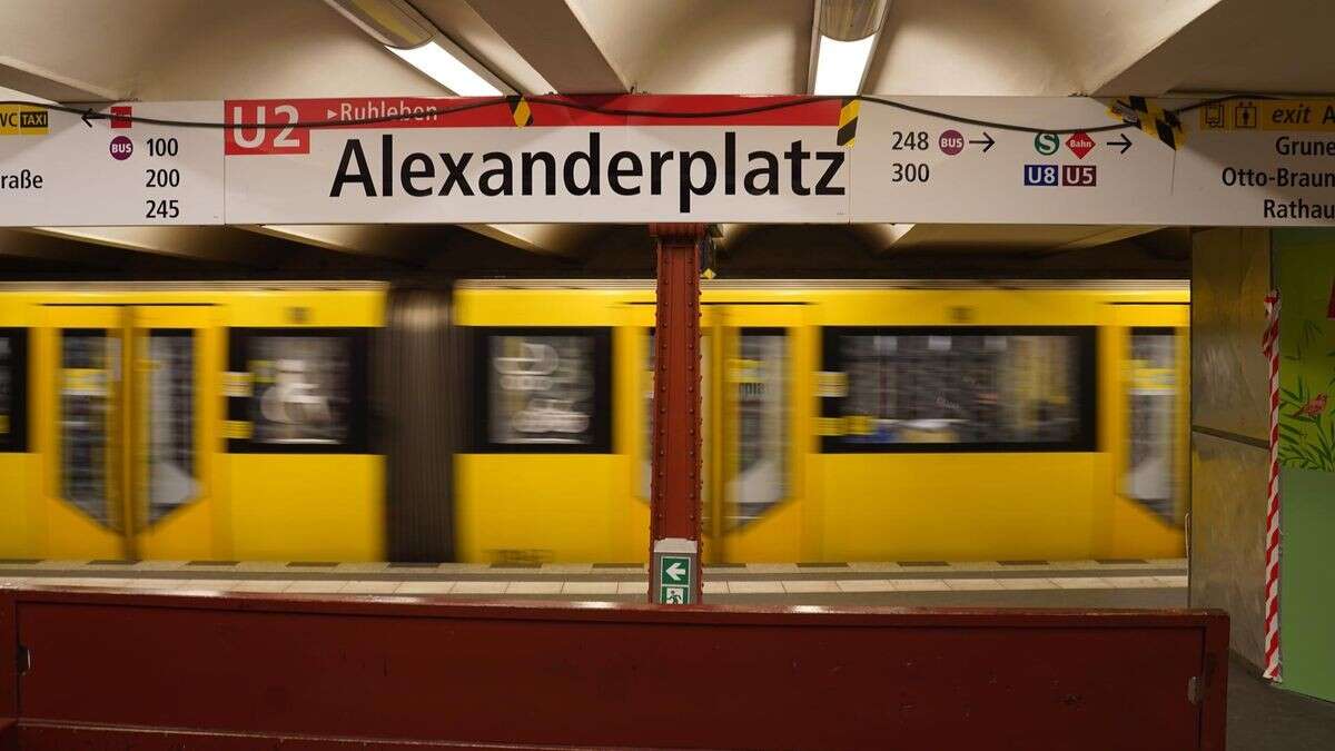 Taschendieb am Alexanderplatz auf frischer Tat ertappt