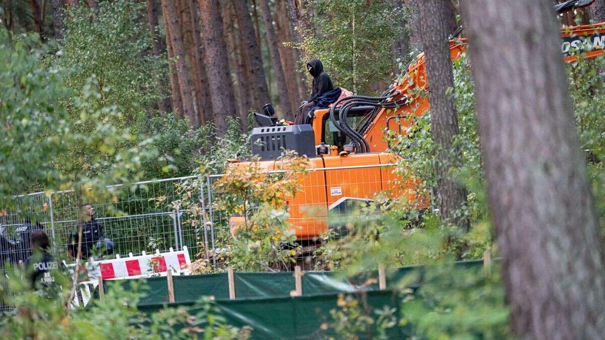 Tesla in Grünheide: Aktivisten mit neuer Blockade-Aktion