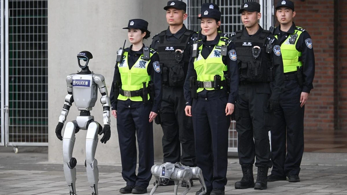 Chinas Roboter-Polizisten möchte man nicht im Dunkeln begegnen