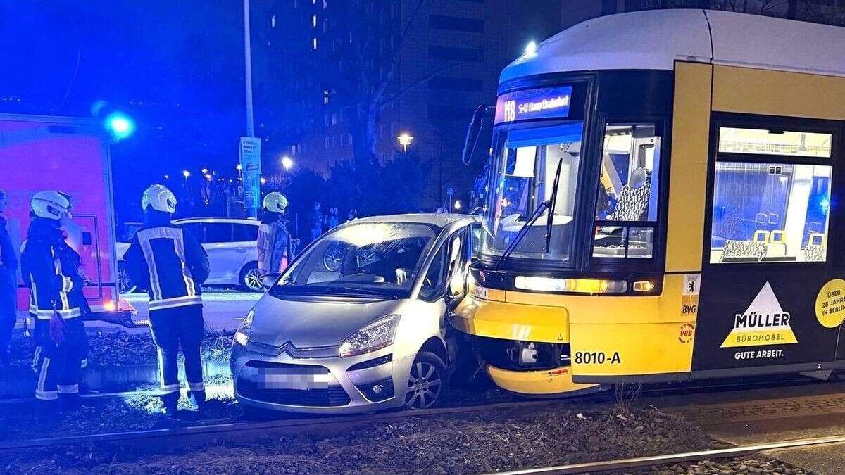 Tram-Unfälle in Pankow & Lichtenberg – Pkw über Gleise geschoben