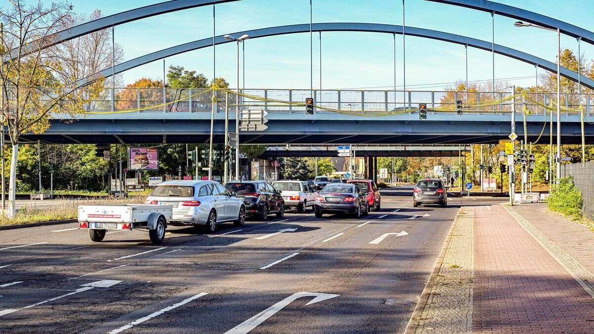 Risse in der Fahrbahn: Wichtige Straße in Köpenick wird saniert