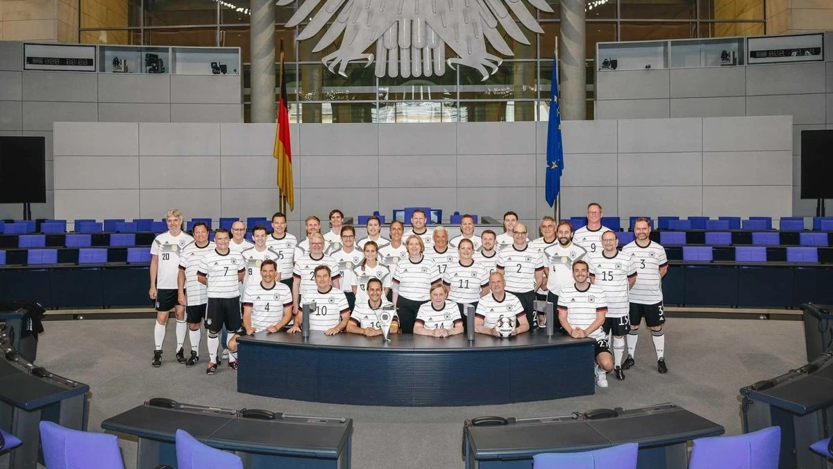 Liegt es am Trainer? So schlecht spielt der FC Bundestag