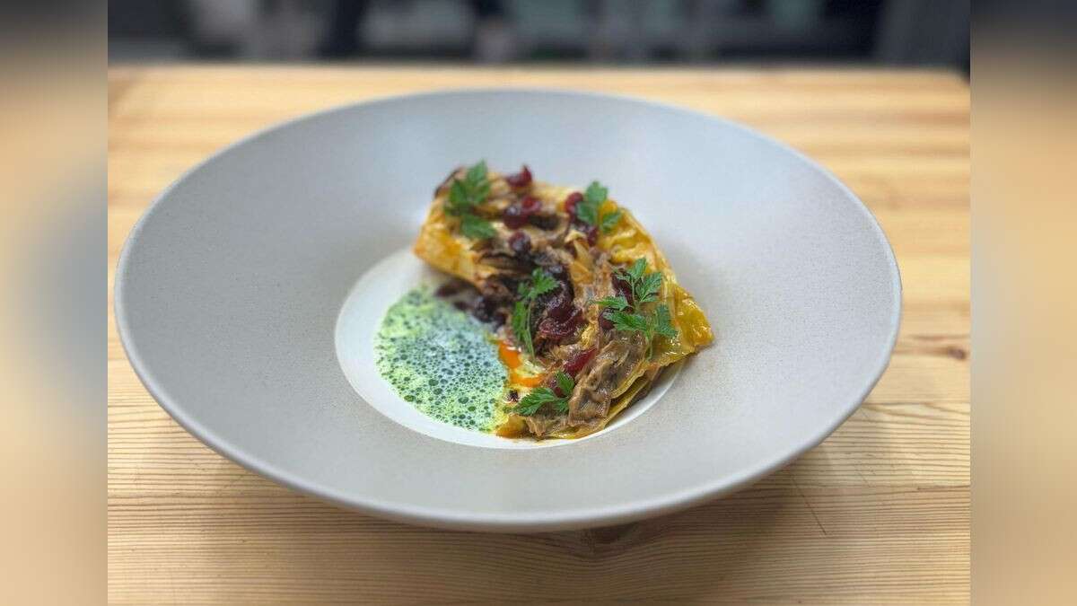 Geschmorter Spitzkohl mit Zwiebelkaramell aus dem „Bonvivant“