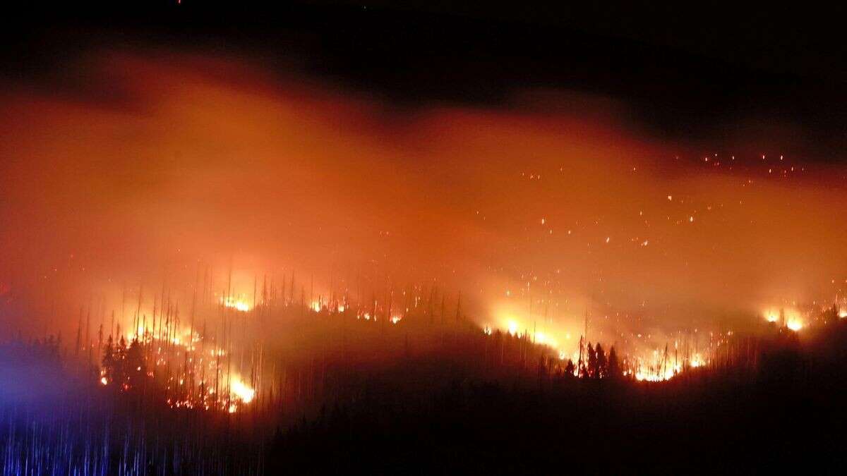 Große Feuerfront am Brocken – Lage weiterhin angespannt