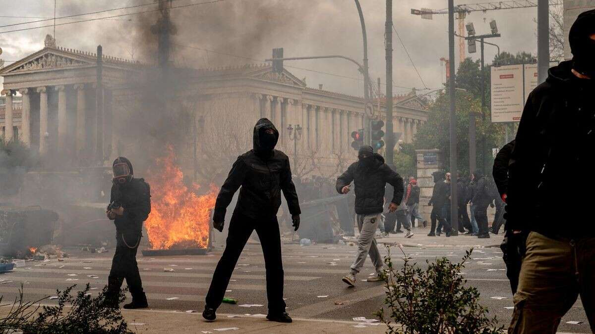 Wegen Zugunglück: Proteste und Krawalle in Griechenland