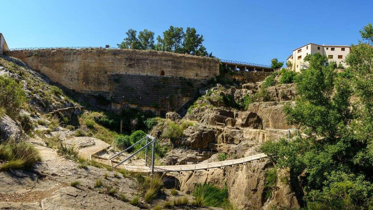 Spanien: 2000 Jahre alter Staudamm trotzt Wassermassen