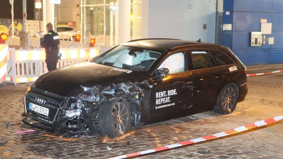 Überfall auf Juwelier in Berlin: Verfolgung endet mit Crash