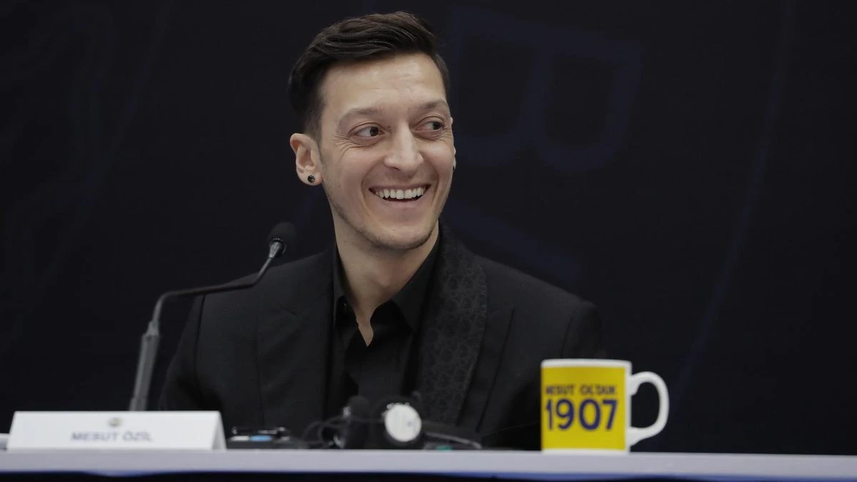 Nächster Wolfsgruß-Ärger: Jetzt provoziert auch Mesut Özil