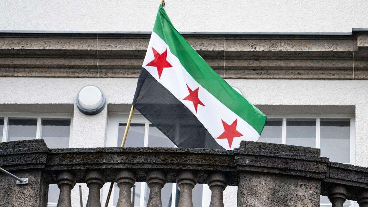 Plänterwald: Mann mit Syrien-Flagge bewusstlos geschlagen