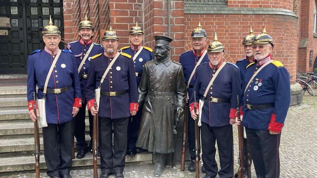 So lockt die Hauptmanngarde Touristen aus aller Welt nach Köpenick