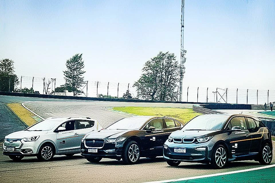 Itaú lança serviço de carro elétrico compartilhado que tem até BMW