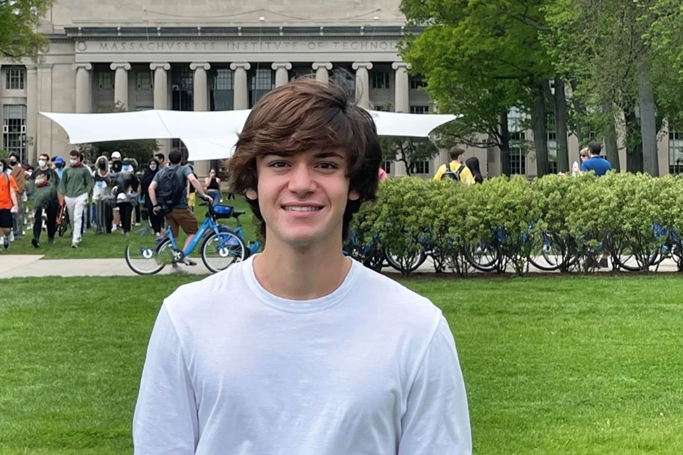 Estudante de 16 anos cria movimento para transformar nova geração