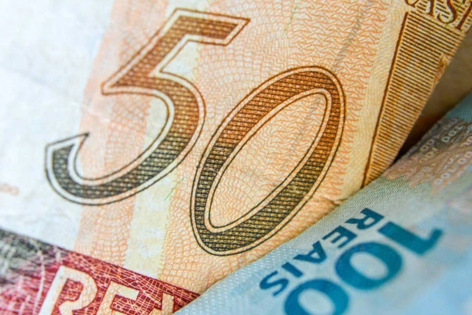 Selic em 2% ao ano: veja quanto rendem R$ 5 mil, R$ 10 mil e R$ 15 mil