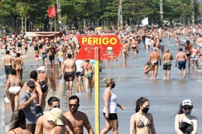 Paciente com covid-19 pode infectar mais de 100 pessoas em um só lugar